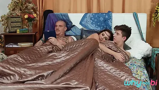 Whynotbi - Kevin Jade Max Born ve Vinna Reed ile yurtdışında yarıyıl alan tatlı ve saf bir değişim öğrencisi