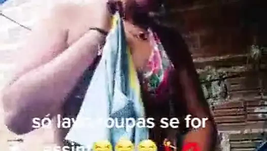 Safada gosta de mostrar o bucetao