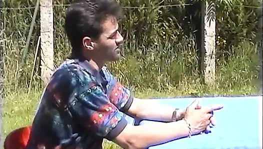 Bir Charentaise açık havada oyuncu seçmelerini geçiyor