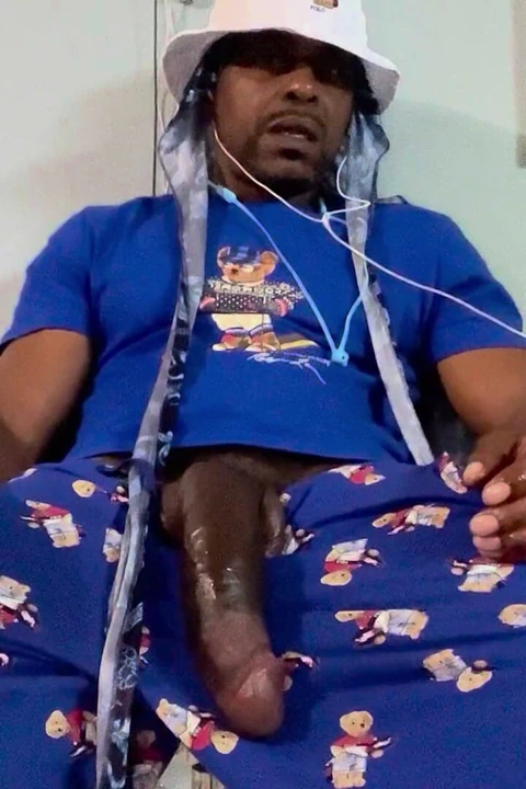 Azgın yarak yalamayı seviyor