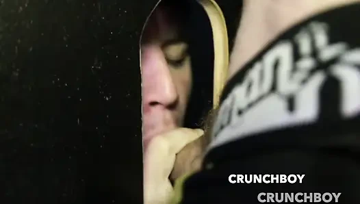 En iyi arkadaşım tarafından prezervatifsiz sikiliyor ve deliğimi dölle besliyorum