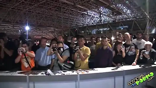 Barcelona'nın lezbiyen üçlü erotik salonu