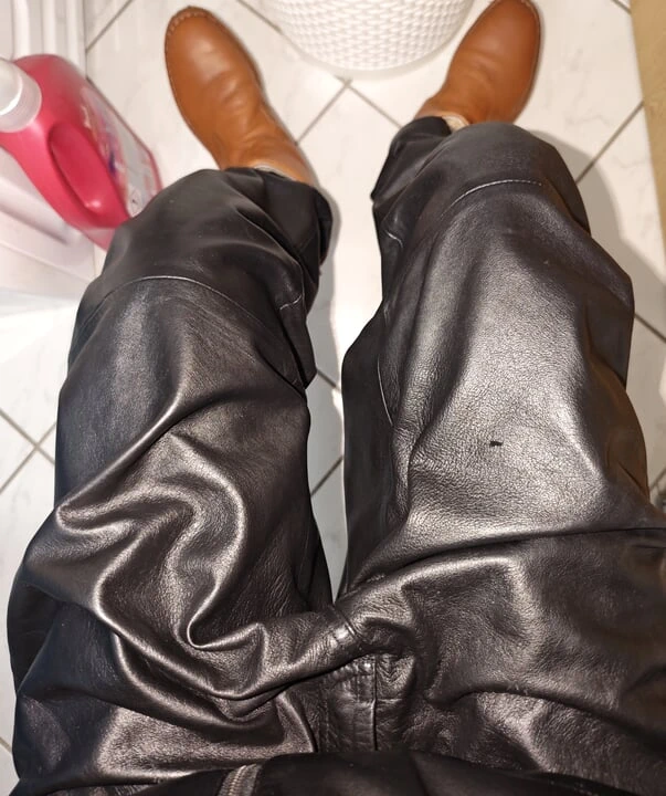 Nappa deri pantolon dokunuşu ve gıcırtı asmr