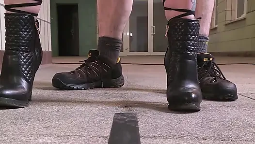 Doktor büyük memeli sarışın orta yaşlı seksi kadını sikiyor