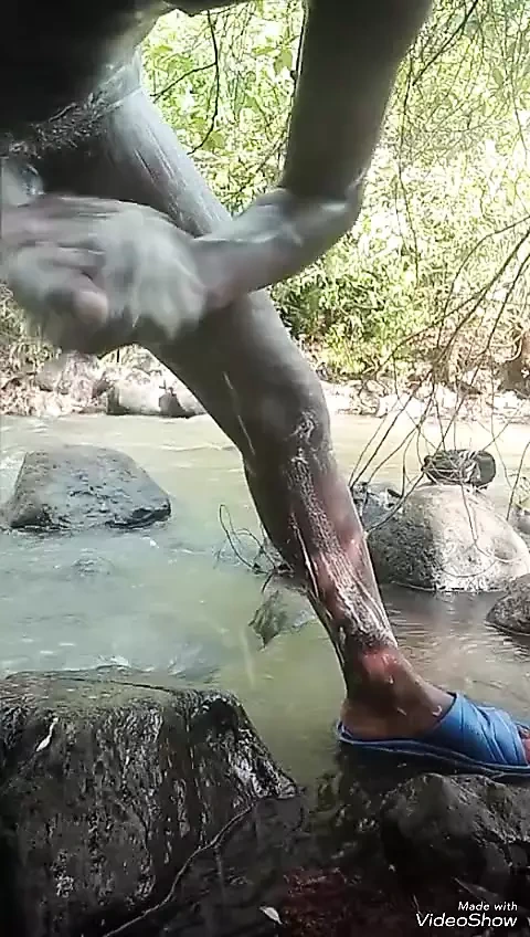 Sabunlu mastürbasyon büyük siyah yarak dışarıda boşalıyor bölüm 2