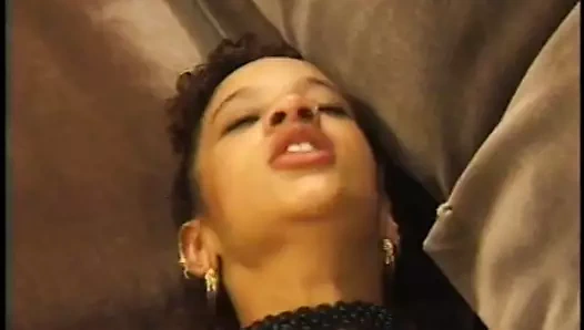 Bebek gets ona am yaladı tarafından çift arasında siyah kız