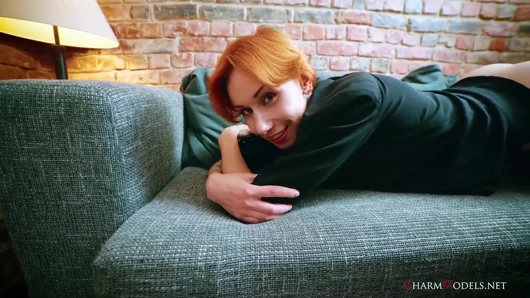 Mary Jane kızıl saçlı 30 yaşındaki pantolonsuz güzellik ama büyük çizmeli video