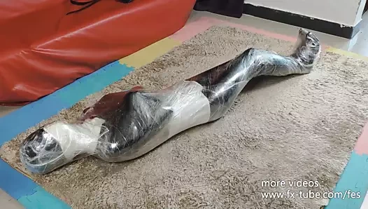 Deri köle plastik sargı mumya