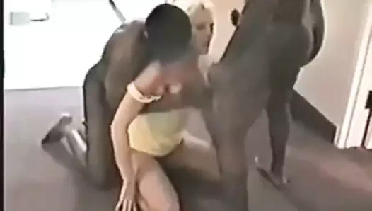 Aldatılan milf ile 2 bbc bulls korkak bantlama tüm şey