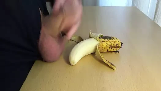 Yemek üzerine boşalmak - muz