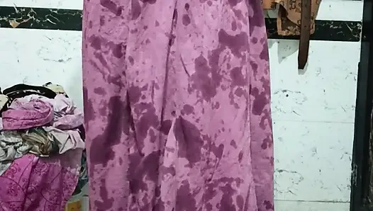 Priya bhabi seksi tarz vücut gösterisi