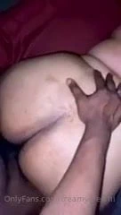 Adamını aldatıyor, ahbap dışarıda olduğu için topal