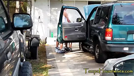 Bu sürtük ev kadını yeterince düzülemiyor