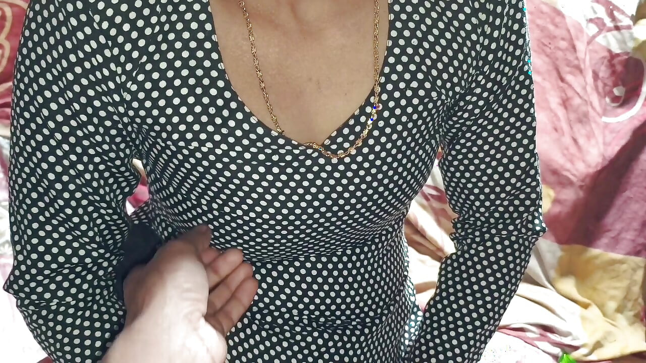 Sızdırılmış videoda güzel Hintli köylü kız