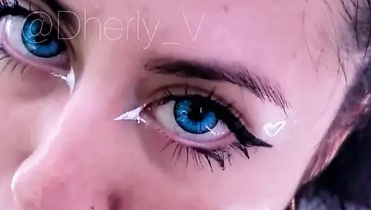 Senin sikin olduğunu hayal ederken dildomu emiyor