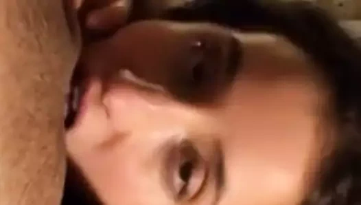 Bk yiyor kedi içinde the otel odasında