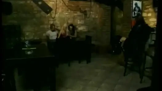 Sürtük götten sikiş için açıyor