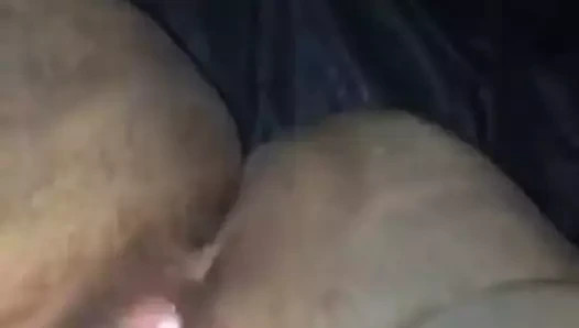 Büyük amcıklı iri güzel kadın