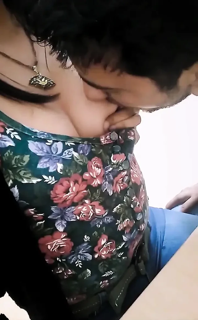 İlk anal videom, umarım genç görünmemin sakıncası yoktur