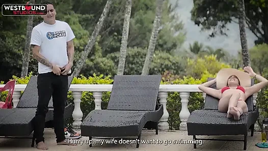Vicky Wyne açık havada üçlü sekste kocasını ve arkadaşını sikiyor
