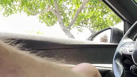 BeENJoY - She watches me as she gets into her car. She glanced several times before leaving the parking lot