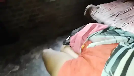 Yaramaz Hintli kız senin için kendini parmaklıyor - gerçek kız arkadaş titreşimleri