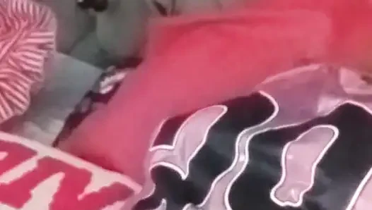 Yumruk sokma oyuncağı ile pembe ıslak görünüm