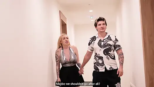Acemiler grup seks sırasında iyice sikiliyor