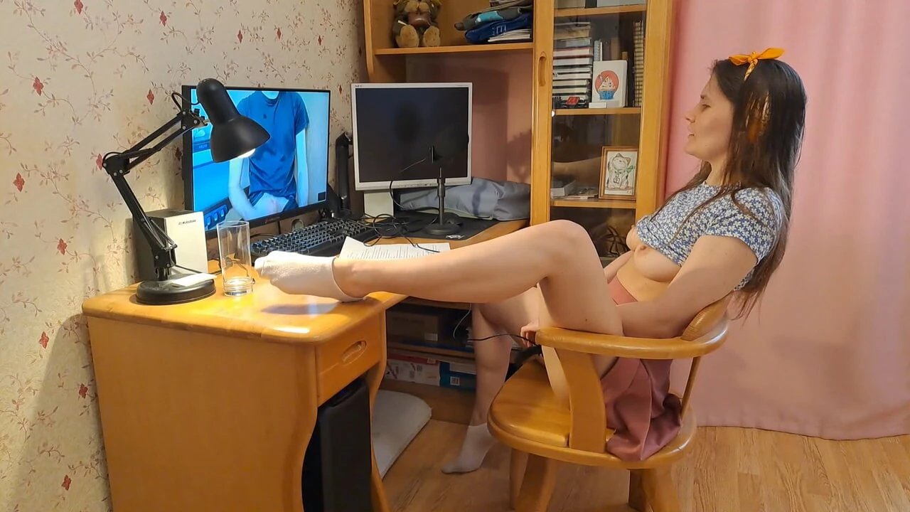 Întâlnirea pe chat video s-a încheiat cu filmări porno sexy