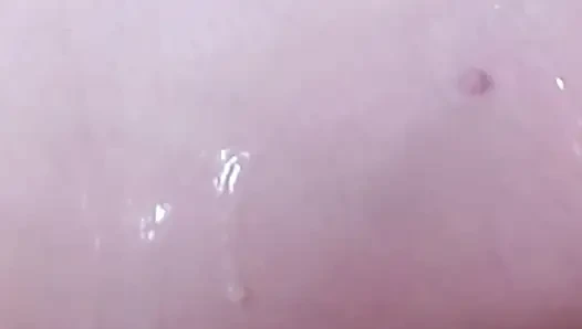 Yarak halkası gibi kalçalarıma boşalıyorum