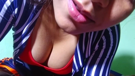 Büyük götlü Hintli üniversiteli kız farklı pozisyonlarda biniyor