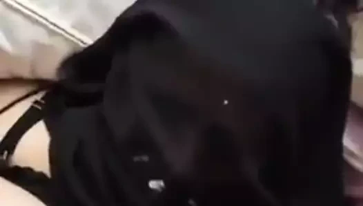 Cum üzerinde niqap fahişe