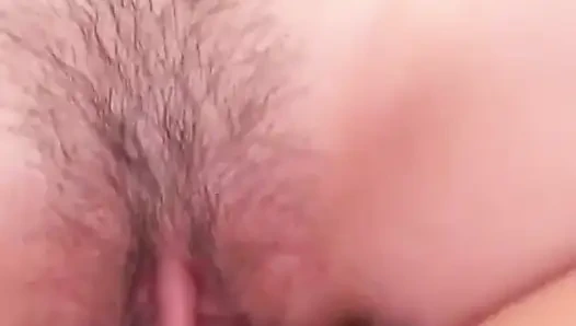 Minyon Asyalı Lulu Wild derin emiyor, sert sikiliyor ve çiğ dölleniyor