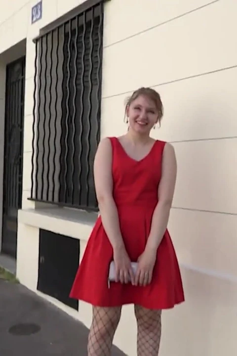 Muhteşem sarışın orta yaşlı seksi kadın derin anal seks yapıyor ve seviyor
