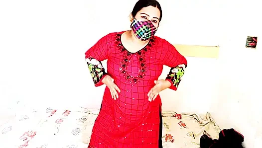 Hintli ateşli yalnız kadın parmaklıyor