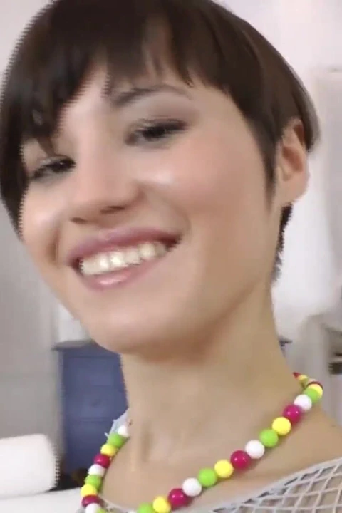 Tam video! Ateşli kısa saçlı esmer michelle b süper götten sikiliyor ve atm dölleniyor!