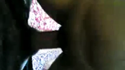 İranlı büyük memeler emiyor ve sikişiyor