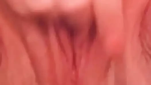 Amcığımla oynuyorum