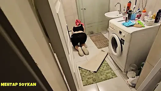GENÇ OĞLAN, YAŞLI TEMİZLİKÇİ KADINI SİKTİ