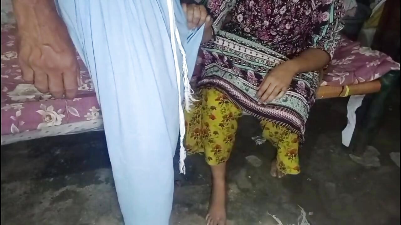 Ateşli Hintli okul öğretmeninin ilkeli seksi