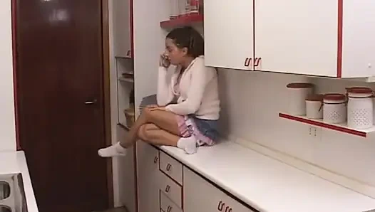 Yaşlı baba genç kızı sikiyor