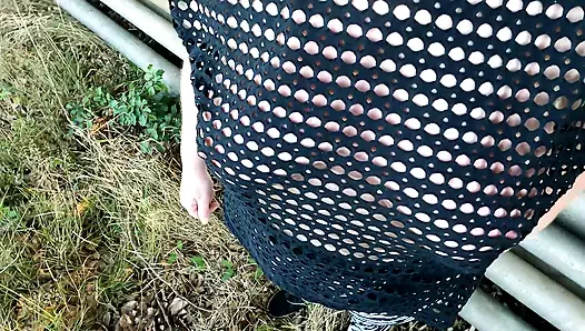 Mısır tarlasının hemen yanında, göğüsleri dövüldü