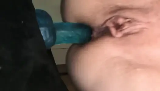 Yeni yastıklı orta yaşlı seksi kadın ile anal tek başına ev yapımı genç erkek avcısı yakın çekim