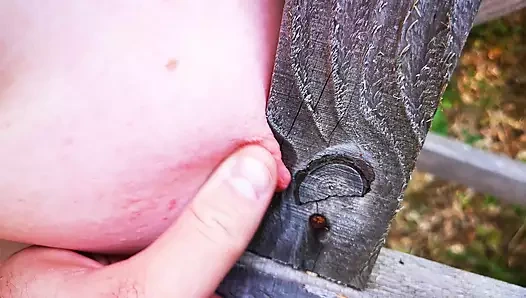 Ormanda merdivene sert meme tokatlıyor