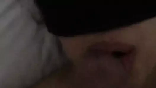 İranlı baba küçük üvey kızını sikiyor!