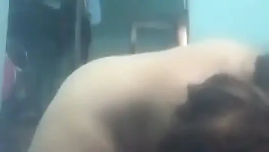 Önden bakan kovboy kız: her saksoda zevk