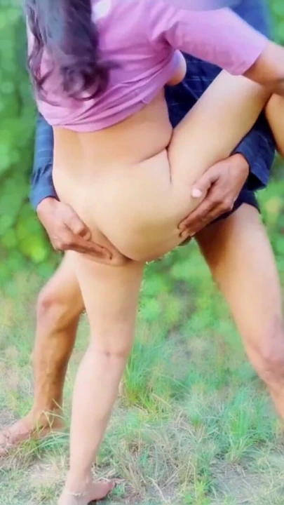 Desi köy kızı suman ormanda sevişiyor ve sıkı amını ormanda sikiyor viral | Klip 2