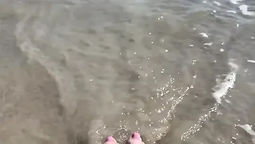 16 ayak ve bacak büyüklüğünde dalgalar çarpıyor