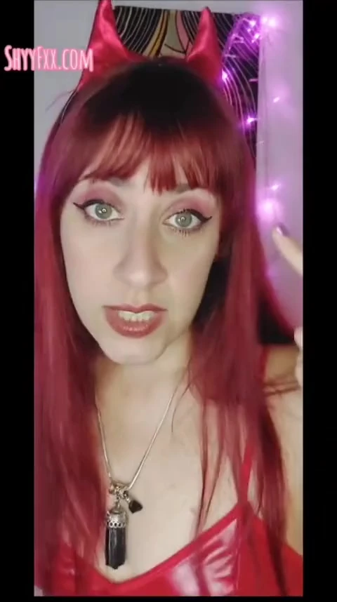 Shyyfxx bu kısa yarağı onun isteği üzerine humiled! 31 talimatı kadın egemenliği