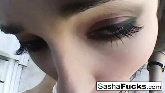 Genç anal starlet sasha gri oyuncaklar ve horoz ile oynuyor